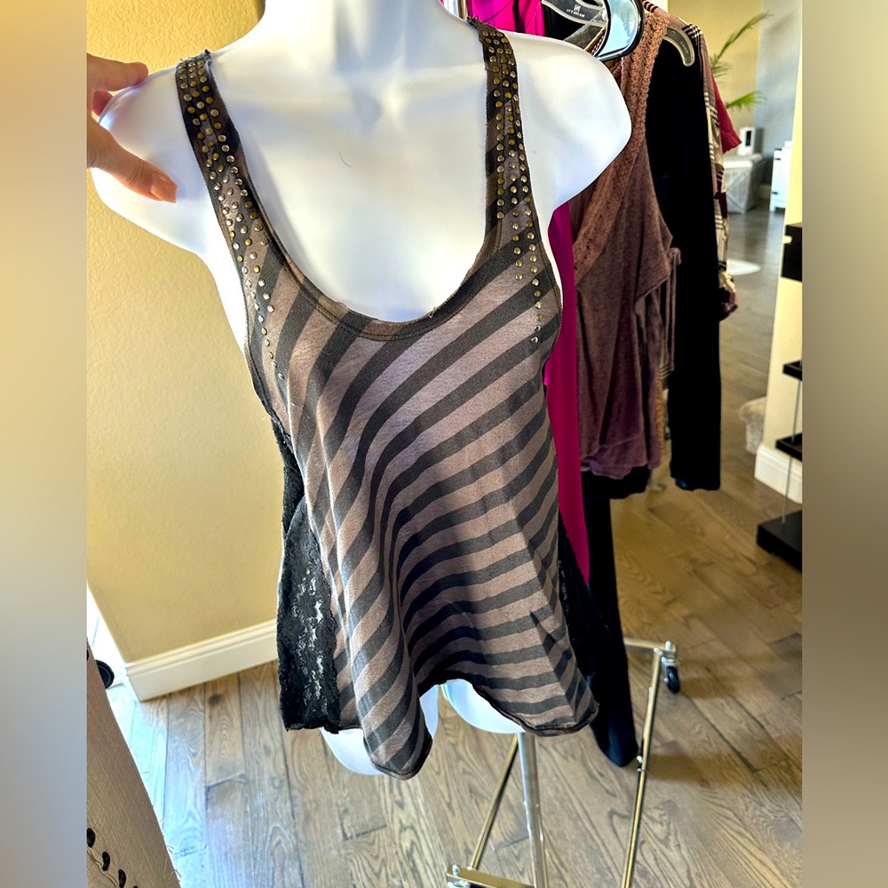 Chic tank open lace sides